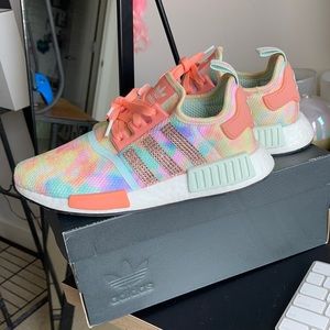 Women’s Adidas NMD R1